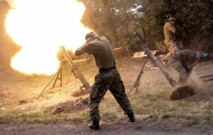 Таджикские военные обстреливают село в Кыргызстане из автоматов, пулеметов и минометов