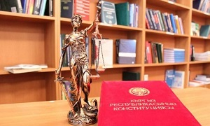 Кыргызстан. Чолпон Джакупова о пересмотре всех законов: Все зависит от волеизъявления одного человека