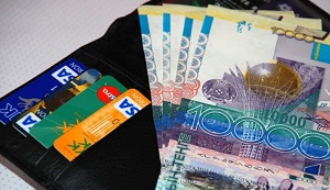 На бумаге средняя зарплата казахстанцев уже более двухсот двадцати тысяч тенге