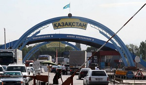 Заработков меньше, но безопаснее. Трудовые мигранты из Центральной Азии выбирают Казахстан вместо России