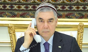 Продление действия паспортов будет зависеть от президента. Поможет ли это туркменским мигрантам?