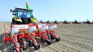 Туркменских фермеров заставляют в середине лета сажать хлопчатник