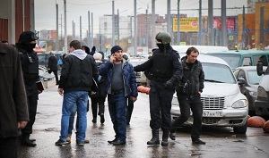 Можно ли заставить мигрантов хорошо себя вести в России?