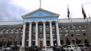 Безработные, застройщики, бизнесмены и действующие депутаты. Кто хочет попасть в горкенеш Бишкека? Часть1