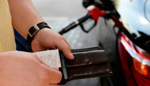 Почему в Кыргызстане вновь выросли цены на бензин. Ответ нефтетрейдеров