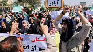 Афганцы вышли на манифестации против талибов