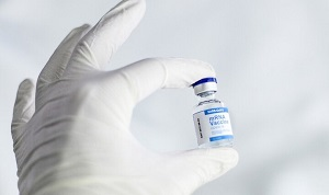 Мировые лидеры говорят о вакцинной справедливости. Что происходит на самом деле?