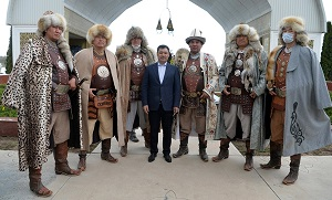 Кыргызстан: ослабленный парламент готовится к новым выборам