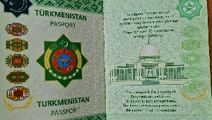 «Продленные» туркменские загранпаспорта бесполезны. Граждан не пускают в третьи страны