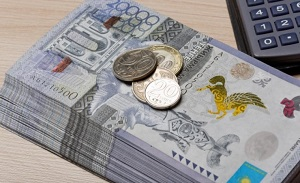 Казахстанцы отправляют за рубеж почти 400 тысяч тенге за раз