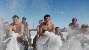 Пока в Америке прославляют женоподобных мужчин, Россия и Китай пропагандируют мужество