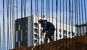 Кандидат в президенты Узбекистана предложил облагать мигрантов налогом