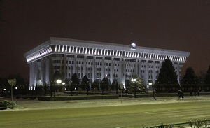 Партии в Кыргызстане существуют только на бумаге — политолог