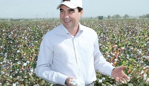 Правительство Туркменистана считает успешным план по хлопку, фермеры - нет