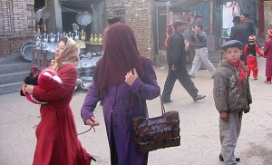 После русских в Казахстане «взялись» за уйгуров