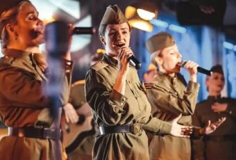 В Узбекистане на рынке люди станцевали под Катюшу