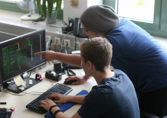 «Перевернулся КамАЗ с пряниками»: как в Киргизии относятся к «понаехавшим»