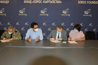 Кто раскачивает лодку в Кыргызстане