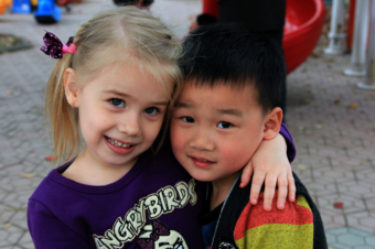 О новых товарищах, учёбе и неожиданных проблемах рассказывает мама мальчика в Киргизии