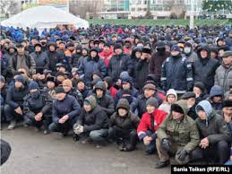 Гроздья гнева и сладкие пряники. Стоит ли героизировать митингующих сервисников?