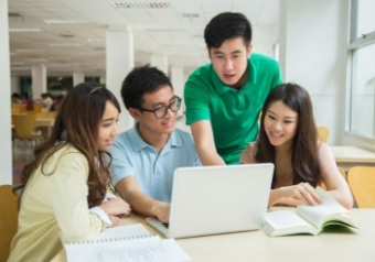 Как выпускнику вуза КР не чувствовать себя белой вороной в РК