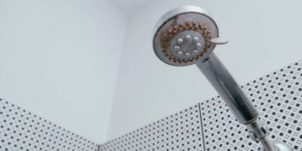 Проблема воды не должна зависеть от конкретных персон 