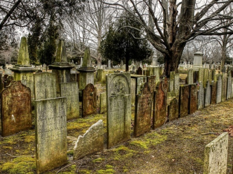 Как в Душанбе город мёртвых обкрадывают живые 