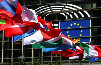 Карты, деньги, два ствола: американское шулерство в санкционной игре с Кыргызстаном