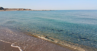 На мелеющем Каспии пересохла часть залива Туркменбаши, а море отступило от берега на 12 км