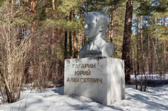 «Гагарин для казахов никто»: Как в лесу под Риддером «прозябает» памятник первому космонавту