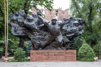 В Алматы ветераны Афганистана и общественники навели порядок на могилах участников ВОВ