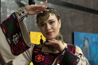 Необычная судьба. Как девушка из России влюбилась в таджикские танцы 