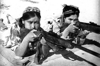 Вместе с отцами, мужьями, сыновьями Великую Победу приближали женщины