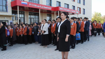 Рахмон назначил членом парламента директора российско-таджикской школы