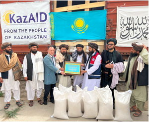 Казахстан доставил в Афганистан 36 вагонов гуманитарной помощи при содействии KazAID