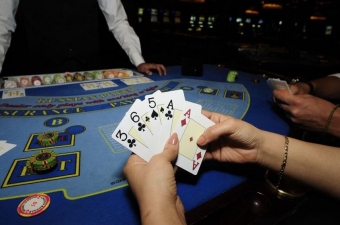 Мобильный гемблинг vs. традиционные казино: что выбирает современный игрок?