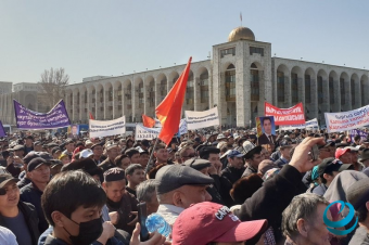 Кыргызстан вновь продлил ограничения на митинги: где можно собираться и что будет дальше