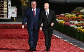 Владимир Путин прилетел в Душанбе как стемнело