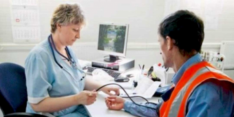 Таджикским рабочим в России станет проще: медосмотр по новым правилам