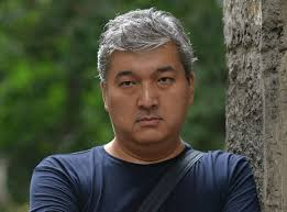 Политолог Ашимбаев: конституция Казахстана защищает ее от псевдолиберального радикализма