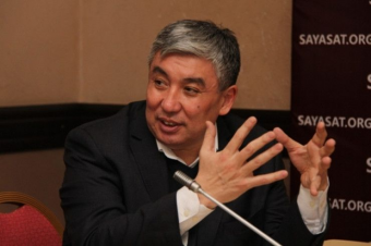 Конституция между строк: от персоналистской модели к институциональной