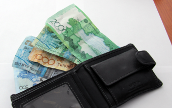 Курс рубля рухнул к тенге: что будет с деньгами казахстанцев